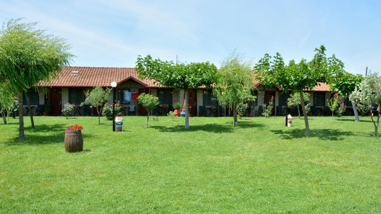 Denis Hotel And Bungalows Korinós Eksteriør billede