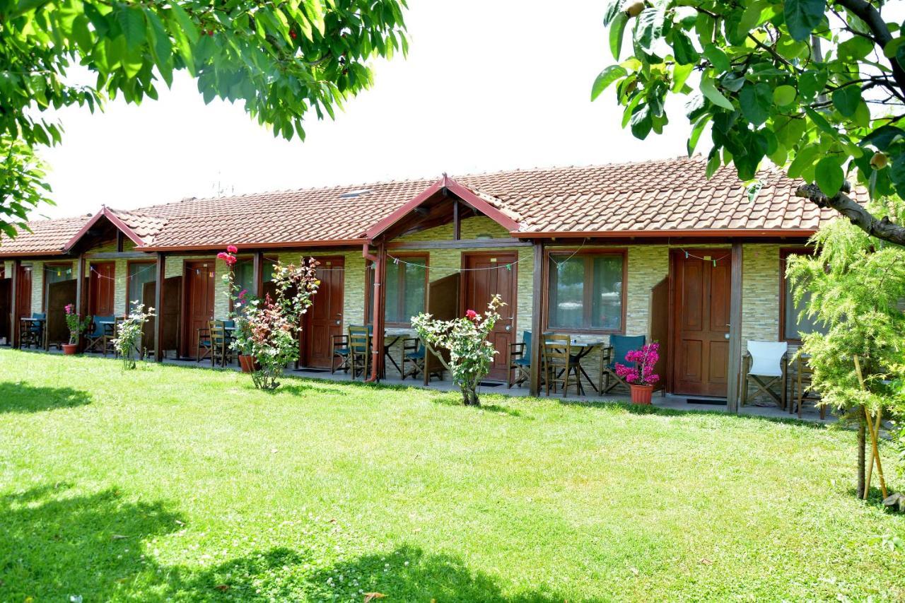 Denis Hotel And Bungalows Korinós Eksteriør billede