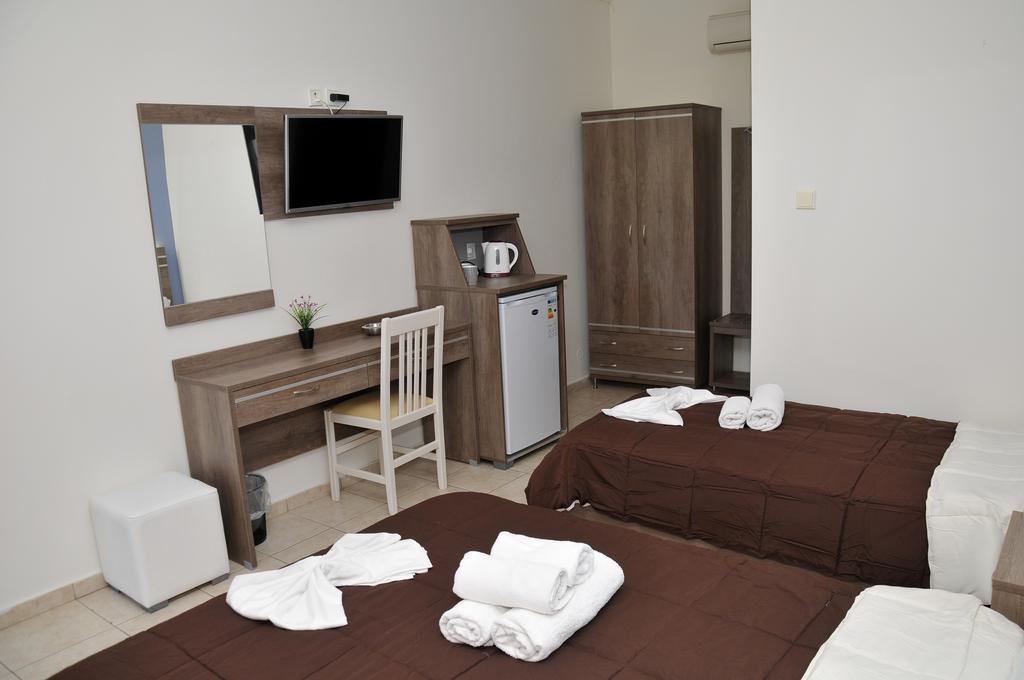Denis Hotel And Bungalows Korinós Eksteriør billede