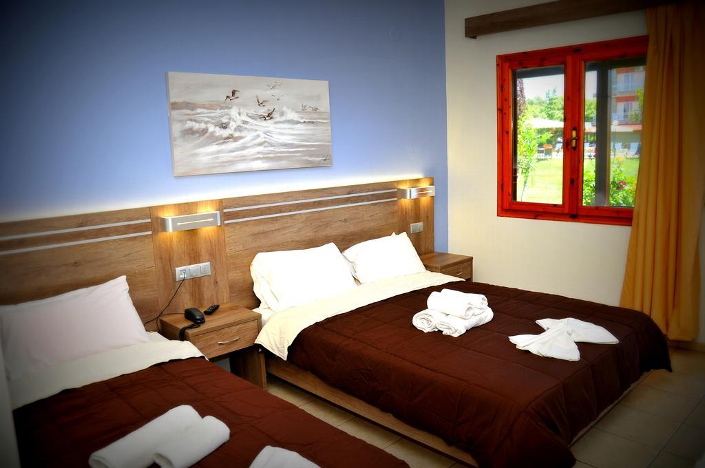 Denis Hotel And Bungalows Korinós Eksteriør billede