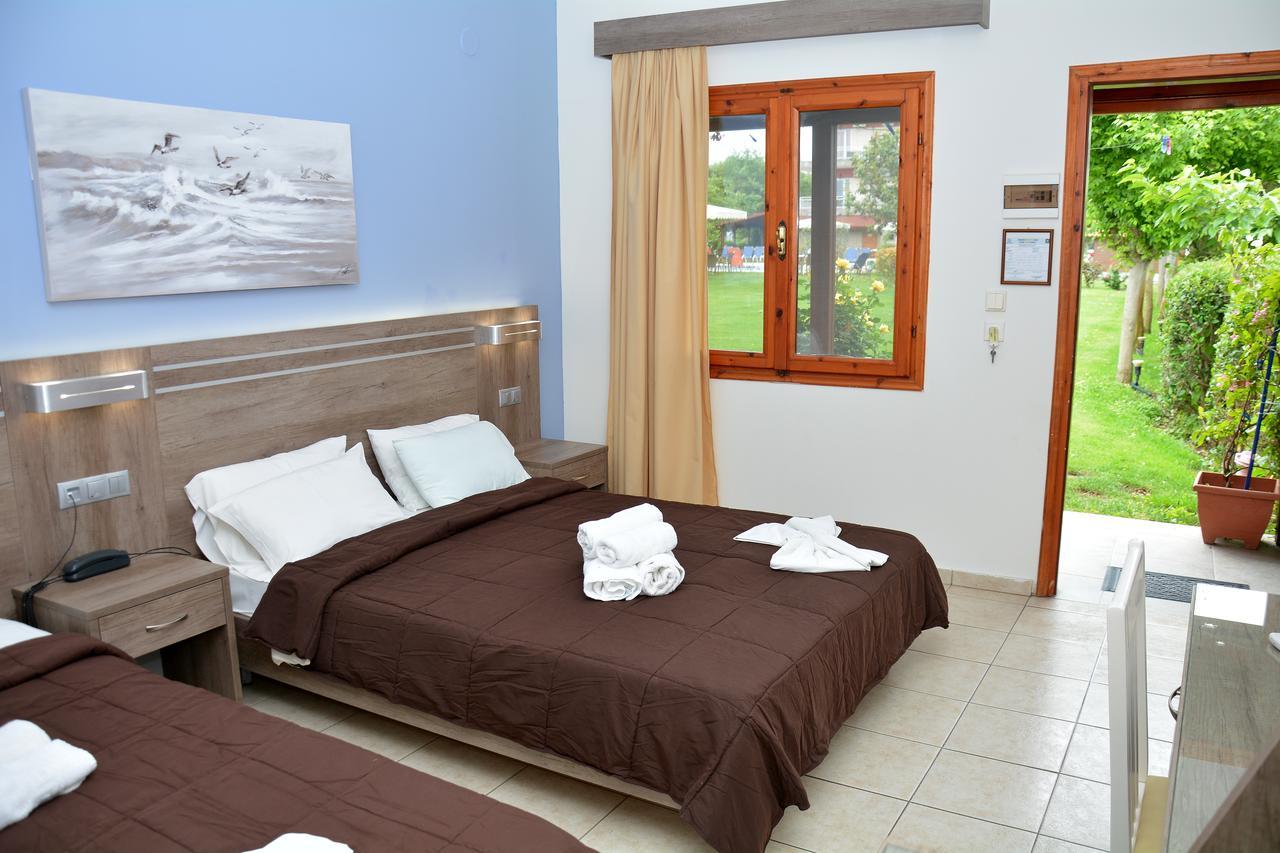 Denis Hotel And Bungalows Korinós Eksteriør billede